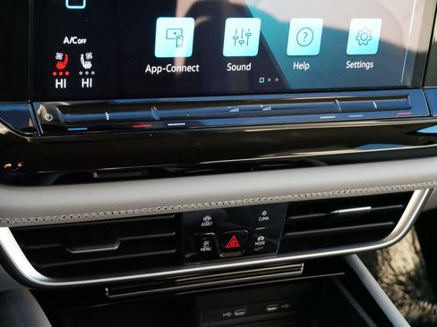 Certified 2024 Volkswagen Atlas SE image 23