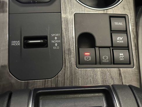 Certified 2025 Toyota Highlander Platinum image 17