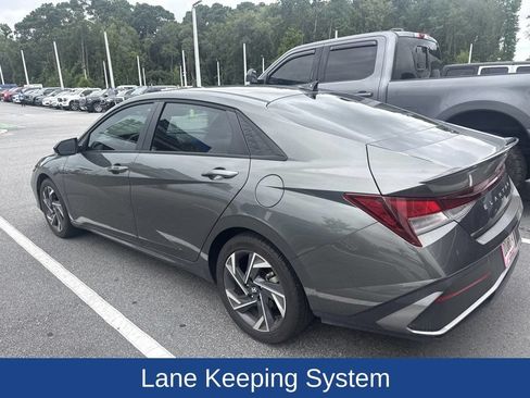 Used 2025 Hyundai Elantra Sport FWD image 5