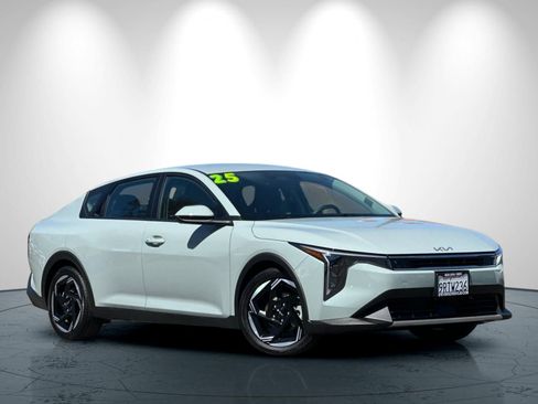 Used 2025 Kia K4 EX FWD image 2