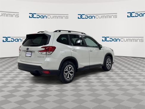 Used 2022 Subaru Forester Premium image 8