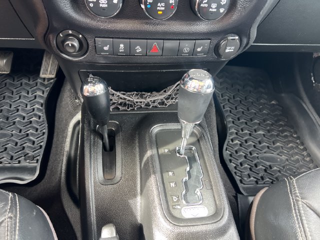 Used 2013 Jeep Wrangler Unlimited Sahara w/ Connectivity Group AWD/4WD image 25