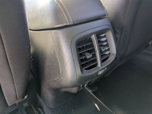 Used 2017 Jeep Cherokee Latitude w/ Comfort/Convenience Group image 25