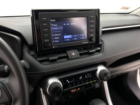 Used 2022 Toyota RAV4 LE image 19