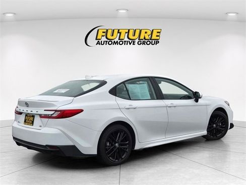 Certified 2025 Toyota Camry SE image 5