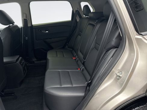 Used 2024 Nissan Rogue SL image 19