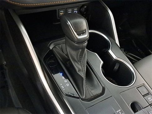 Used 2023 Toyota Highlander Bronze Edition image 32