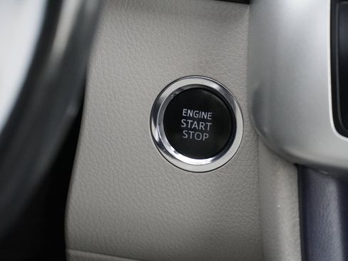 Used 2019 Toyota Highlander XLE image 38