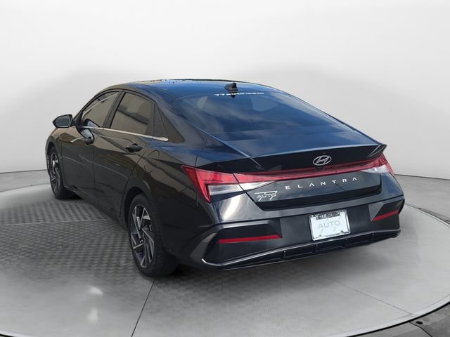 Used 2024 Hyundai Elantra SEL w/ Convenience Package FWD image 3