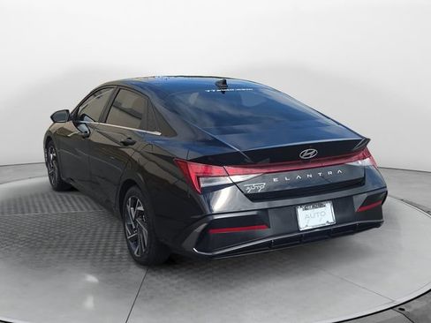 Used 2024 Hyundai Elantra SEL w/ Convenience Package FWD image 3