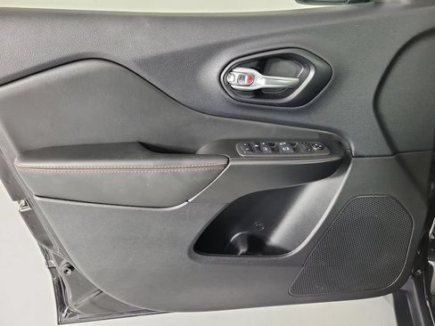Used 2022 Jeep Cherokee Trailhawk AWD/4WD image 18