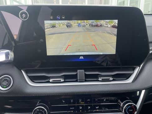 Used 2025 Chevrolet Equinox LT FWD image 23