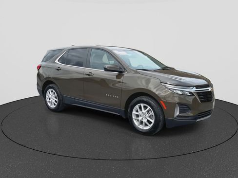 Used 2023 Chevrolet Equinox LT image 2