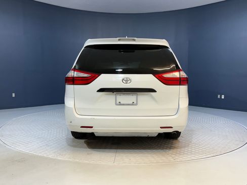 Used 2019 Toyota Sienna L image 10