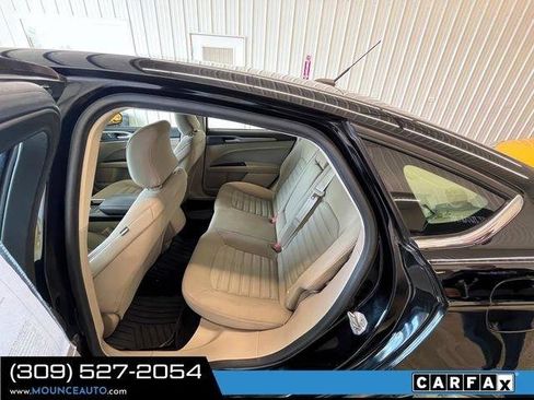 Used 2017 Ford Fusion SE FWD image 10