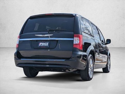 Used 2013 Chrysler Town & Country Touring-L w/ Driver Convenience Group image 5