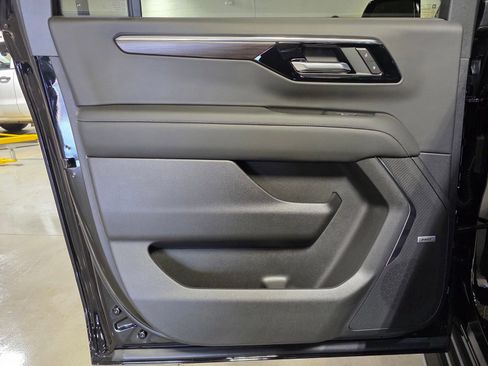 New 2026 Chevrolet Suburban LT image 14