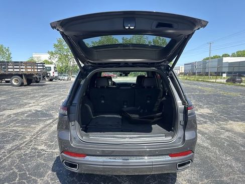 Used 2023 Jeep Grand Cherokee Overland w/ Luxury Tech Group IV AWD/4WD image 23