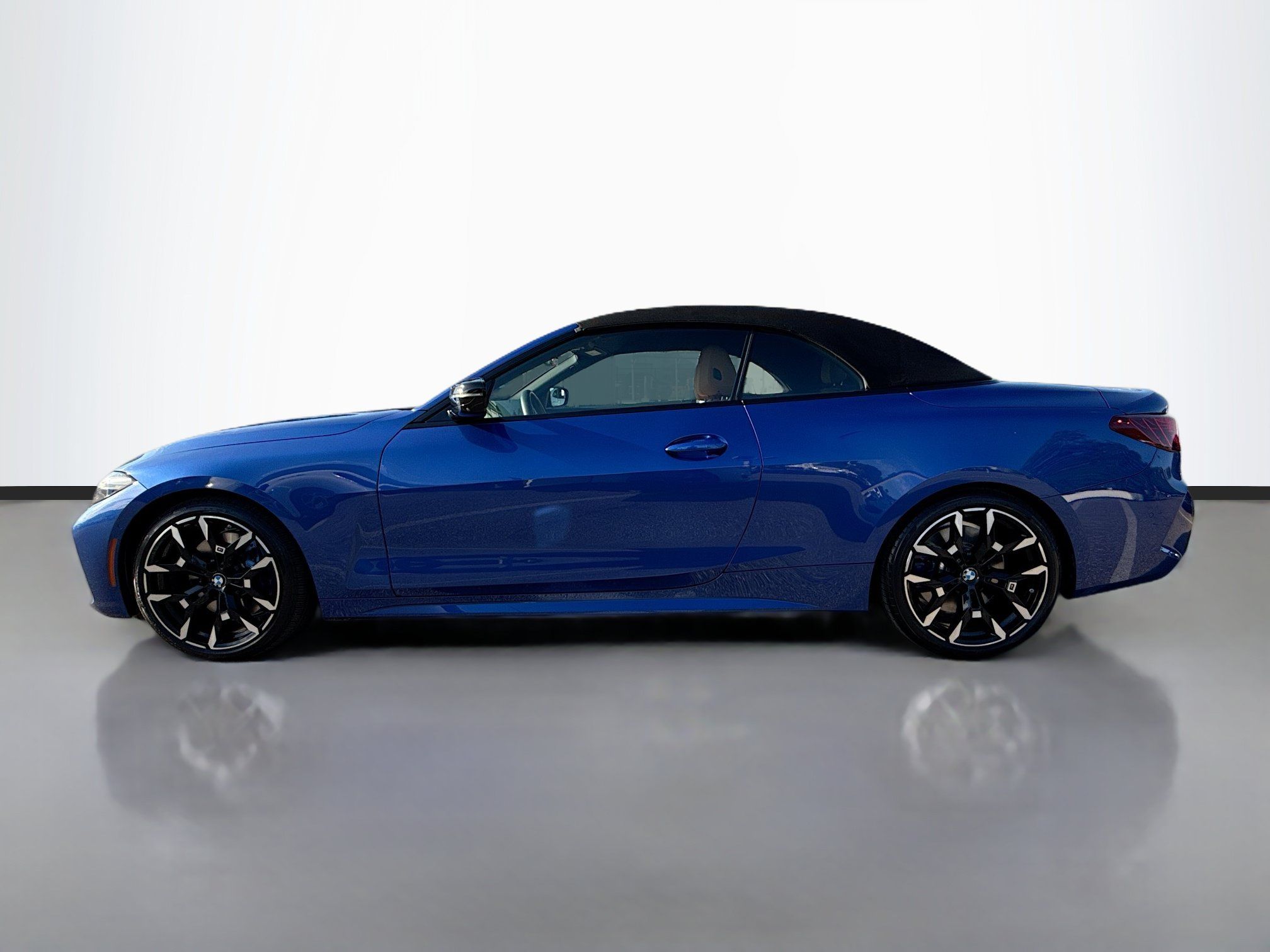 Used 2025 BMW M440i Convertible RWD image 6