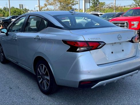 Used 2025 Nissan Versa SV FWD image 4