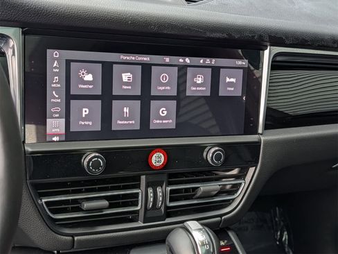 Used 2025 Porsche Macan image 19