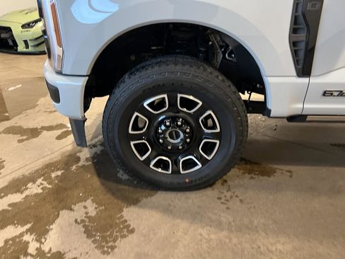 Used 2025 Ford F350 Platinum w/ FX4 Off-Road Package AWD/4WD image 44