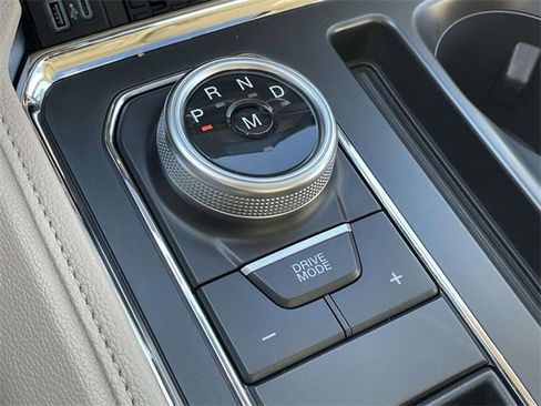 Certified 2024 Ford Expedition XLT image 30