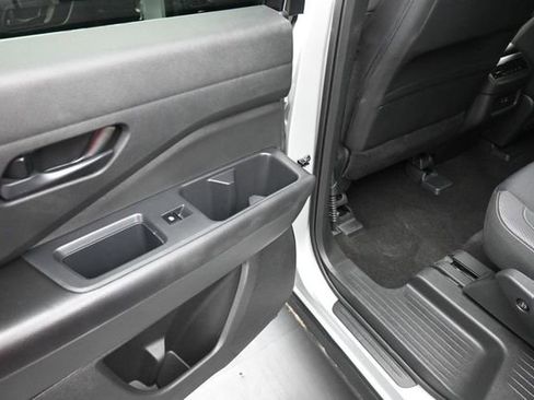 Used 2024 Nissan Pathfinder SV AWD/4WD image 16