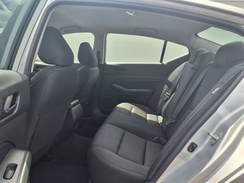 Used 2024 Nissan Altima 2.5 SV FWD image 12