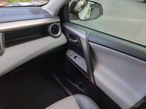 Used 2014 Toyota RAV4 Limited image 16