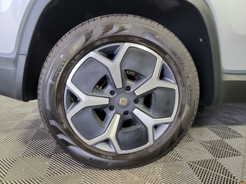 Used 2024 Rivian R1S Adventure AWD/4WD image 12