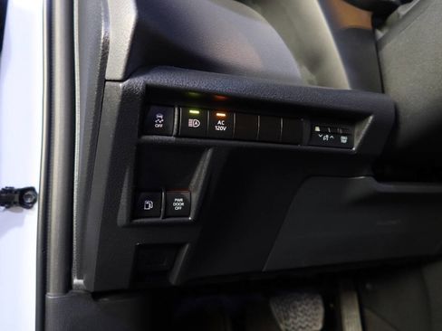 Used 2023 Toyota Sienna XSE image 31