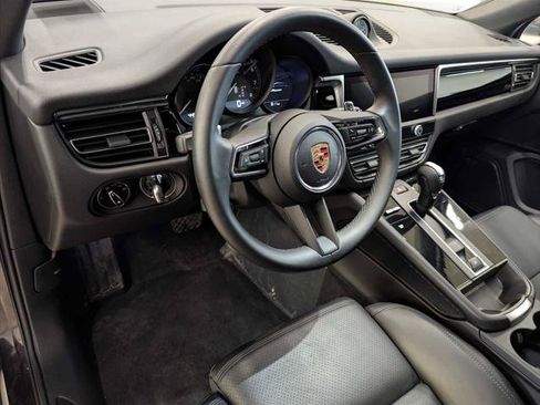 Used 2025 Porsche Macan AWD/4WD image 4