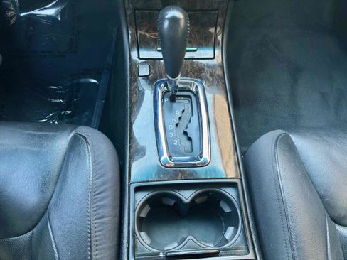 Used 2011 Cadillac DTS Luxury FWD image 24