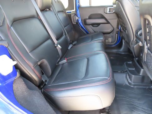 Used 2018 Jeep Wrangler Unlimited Rubicon AWD/4WD image 15
