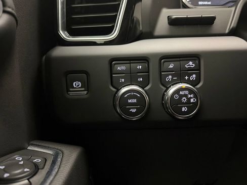 Used 2024 GMC Sierra 1500 Denali w/ Denali Reserve Package AWD/4WD image 17