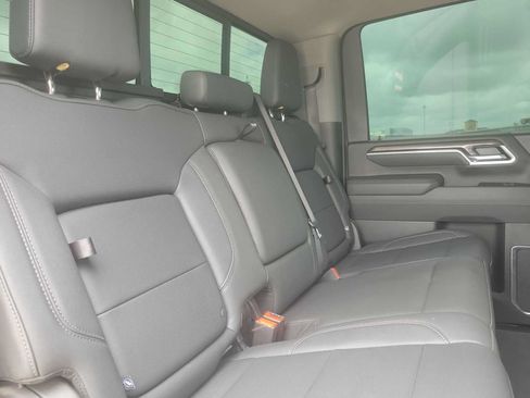 Used 2025 Chevrolet Silverado 2500 LTZ w/ LTZ Convenience Package AWD/4WD image 17