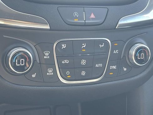 Used 2024 Chevrolet Equinox LT FWD image 18
