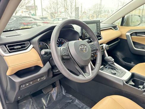 Used 2021 Toyota RAV4 XLE Premium image 20