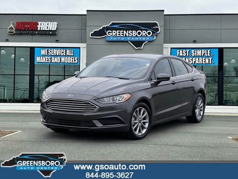 Used 2017 Ford Fusion SE image 1