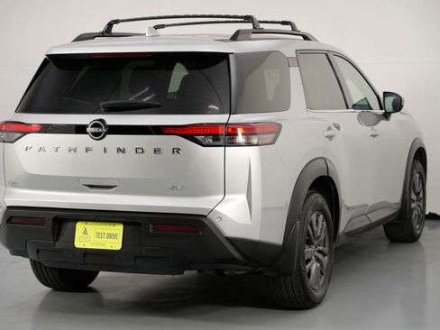 Used 2022 Nissan Pathfinder SV image 49