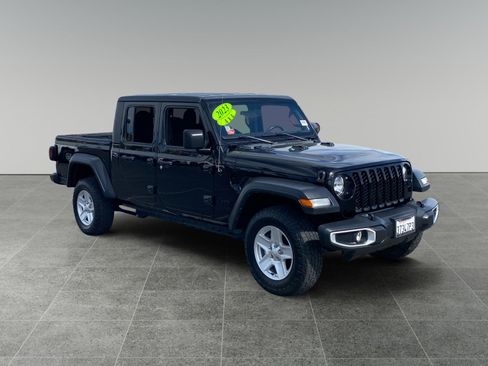 Used 2023 Jeep Gladiator Sport AWD/4WD image 7