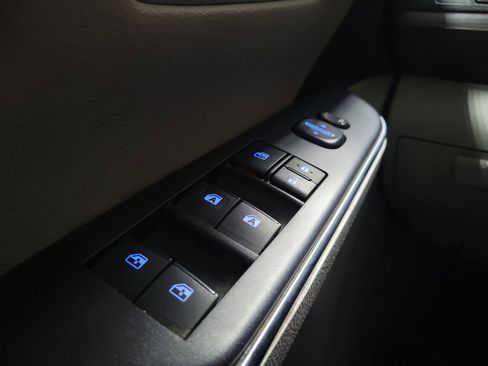 Used 2015 Toyota Camry LE image 19