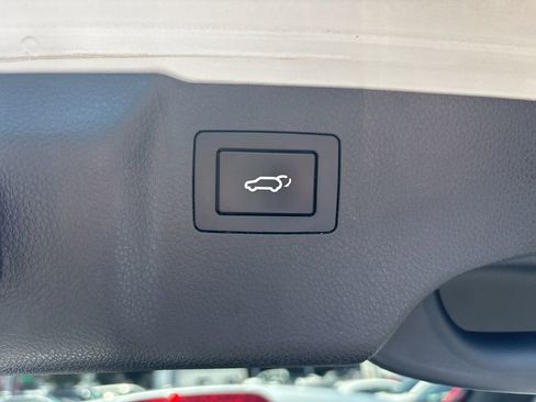 Used 2016 Hyundai Santa Fe Limited w/ Option Group 04 FWD image 10