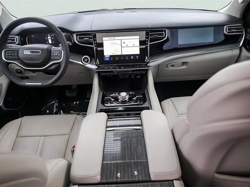 Used 2022 Jeep Wagoneer Series III w/ Premium Group I image 30