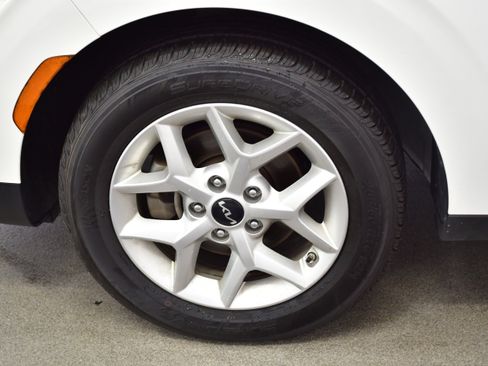 Used 2025 Kia Soul LX w/ LX Technology Package FWD image 34