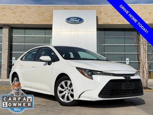 Used 2024 Toyota Corolla LE image 1