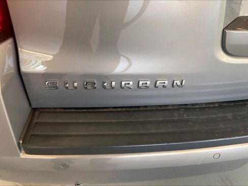 Used 2017 Chevrolet Suburban LT RWD image 32