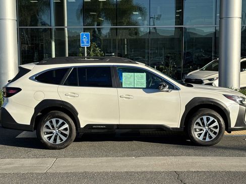 Used 2025 Subaru Outback Premium image 3