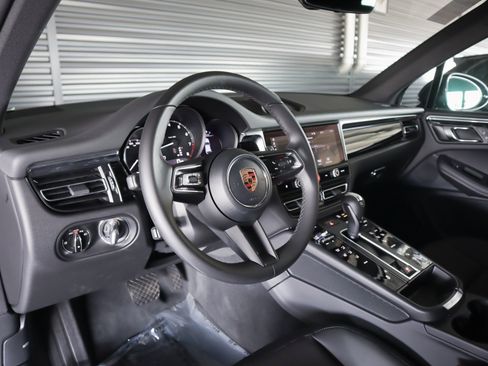 Used 2026 Porsche Macan AWD/4WD image 4